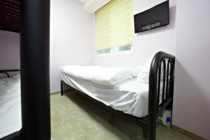 Postel nebo postele na pokoji v ubytování Rainbow Hotel Myeongdong