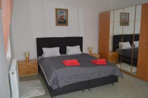 Postel nebo postele na pokoji v ubytování Bohemica Apartman 1 + 27 fotografií
