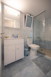 A bathroom at Dream House Ioannina