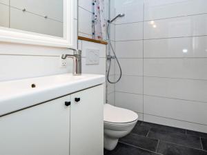 Koupelna v ubytování 4 person holiday home in Fanø-By Traum