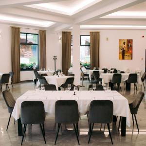 En restaurant eller et andet spisested på Complex Adora