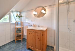 Koupelna v ubytování Landhaus Vilmnitz - Wohnung 8 + 56 fotografií
