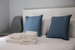 Кровать или кровати в номере Apartamentos do Parque