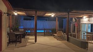 Restorāns vai citas vietas, kur ieturēt maltīti, naktsmītnē Armonia - fully accessible villa with swimming pool