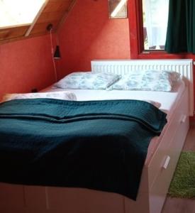 Кровать или кровати в номере MÁRIA apartman