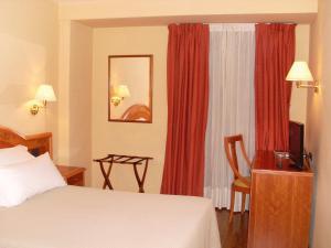 Postel nebo postele na pokoji v ubytování Hotel El Nogal