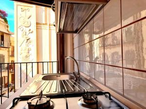 A balcony or terrace at La Perla di Palermo