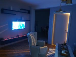 TV a/nebo společenská místnost v ubytování River Lux + 17 fotografií