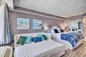 Dreamy Daytona Studio with Beach Access!にあるベッド