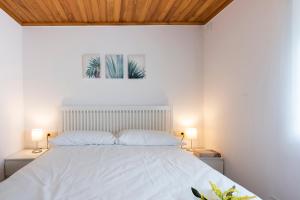 Postel nebo postele na pokoji v ubytování CASA PLAYA DE LIMENS