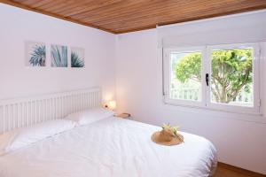 Postel nebo postele na pokoji v ubytování CASA PLAYA DE LIMENS