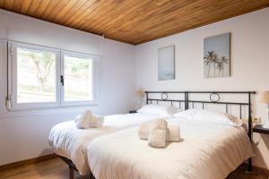 Postel nebo postele na pokoji v ubytování CASA PLAYA DE LIMENS