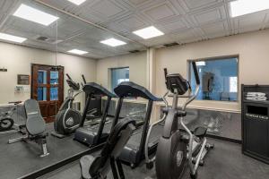 Fitness centrum a/nebo fitness zařízení v ubytování Best Western Brighton Inn