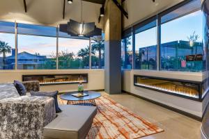 a living room with a couch and a table at Vīb Hotel by Best Western Phoenix - Tempe in Tempe
