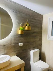 Kúpeľňa v ubytovaní PALAPA GARDEN alojamientos, piscina privada y cerca del mar