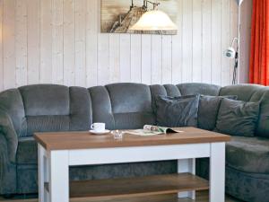 Posezení v ubytování Three-Bedroom Holiday home in Grömitz 7