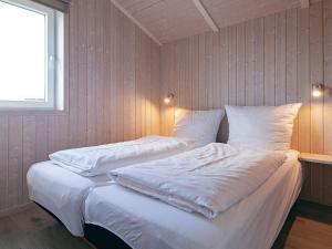 Three-Bedroom Holiday home in Grömitz 7にあるベッド