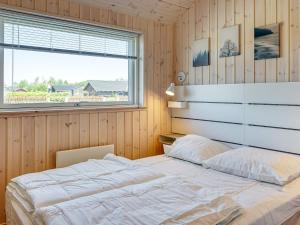 Postel nebo postele na pokoji v ubytování Holiday home Idestrup XXVI