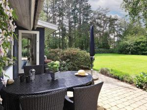 Zahrada ubytování Three-Bedroom Holiday home in Millinge 1