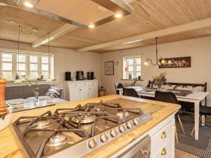 Kuchyň nebo kuchyňský kout v ubytování Holiday home Øster Assels VI + 22 fotografií
