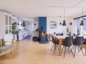 Fotografie z fotogalerie ubytování 9 person holiday home in Væggerløse v destinaci Bøtø By