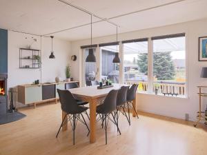 Fotografie z fotogalerie ubytování 9 person holiday home in Væggerløse v destinaci Bøtø By