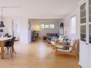 Fotografie z fotogalerie ubytování 9 person holiday home in Væggerløse v destinaci Bøtø By