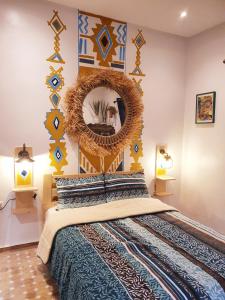 Un pat sau paturi într-o cameră la Art riad mazighen
