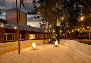 a courtyard with two lights in front of a building at Jangal das Araucárias Swan Design Hotel Canela in Canela