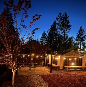 a backyard with a picnic table and lights at night at Tea Garden Lodge in South Lake Tahoe