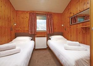 A bed or beds in a room at Hartsop Fold