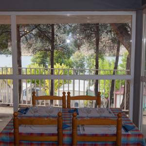 a table with wine glasses on top of it at Camping Riba-roja in Riba-roja d'Ebre