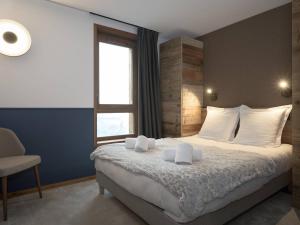 Postel nebo postele na pokoji v ubytování "Appartement 75m² Pieds des Pistes - Courchevel Village - 6/8 Pers, Proche Centre et Commerces" - FR-1-631-94