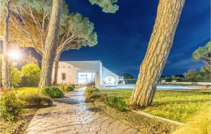 Vonkajšia záhrada v ubytovaní 2 Bedroom Awesome Home In Marbella