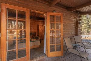 Patio nebo venkovní prostory v ubytování Forest Cabin 5 Old Glory