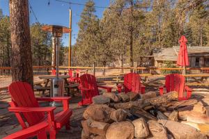 Fotografie z fotogalerie ubytování Forest Cabin 5 Old Glory v destinaci Payson
