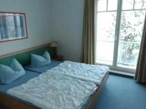Ein Bett oder Betten in einem Zimmer der Unterkunft Apartmentanlage Villa Granitz