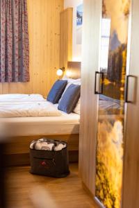Łóżko lub łóżka w pokoju w obiekcie Wellness- und Familienhotel Dachsteinresort