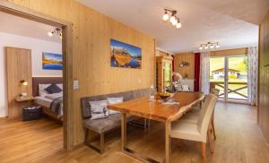 Część wypoczynkowa w obiekcie Wellness- und Familienhotel Dachsteinresort