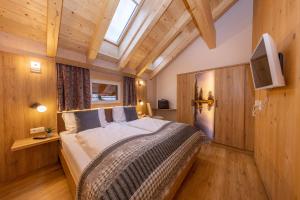 Łóżko lub łóżka w pokoju w obiekcie Wellness- und Familienhotel Dachsteinresort