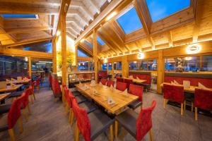 Restauracja lub miejsce do jedzenia w obiekcie Wellness- und Familienhotel Dachsteinresort