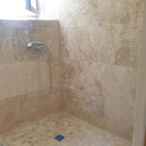 Kúpeľňa v ubytovaní Maison intra muros, terrasses avec vue jaccuzzi et garage