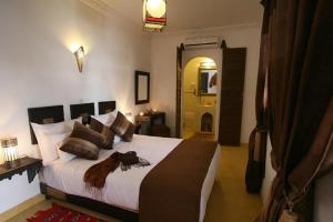 a bedroom with a large bed in a room at Riad Shaloma in Marrakesh