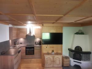 Kuchyň nebo kuchyňský kout v ubytování Ferienwohnung - Schmirnerhof