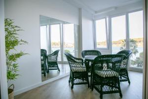 Posedenie v ubytovaní Apartamentos Mareira (con vistas al mar)