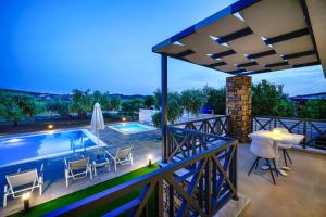Bazén v ubytování ANELA RESORT nebo v jeho okolí