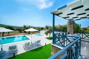 Bazén v ubytování ANELA RESORT nebo v jeho okolí
