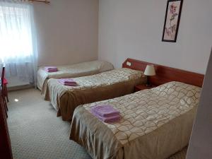 Łóżko lub łóżka w pokoju w obiekcie Ośrodek ANKAR