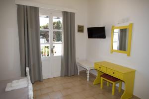 A television and/or entertainment centre at Irene Hotel Leros