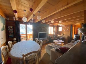 O zonă de relaxare la Chalet confortable vue panoramique